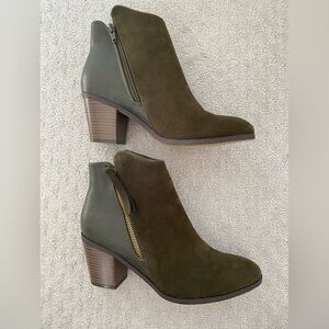 Olive Green Suede type Ankle Boots with Zipper Closure SZ 8. Block Heel 2.75’ in
